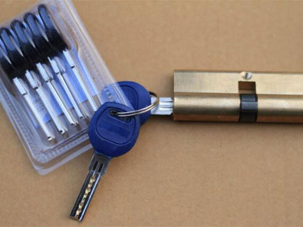 烟台修锁换锁芯多少钱